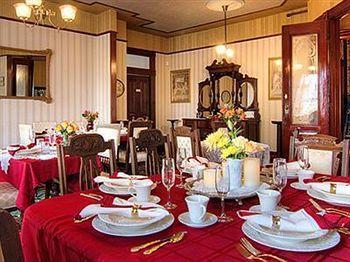 Bed & Breakfast Gingerbread Mansion