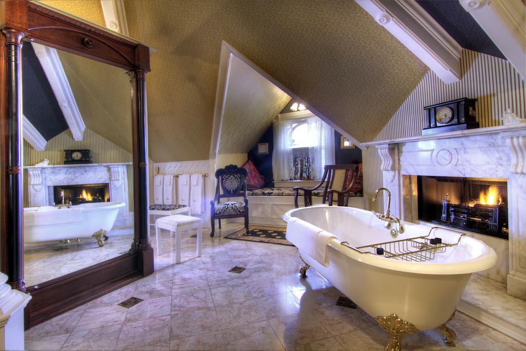Bed & Breakfast Gingerbread Mansion 4*