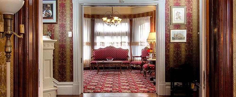 Gingerbread Mansion 4* Ferndale