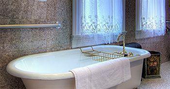 Gingerbread Mansion Bed & Breakfast