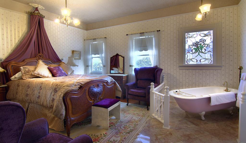 Gingerbread Mansion 4* Ferndale