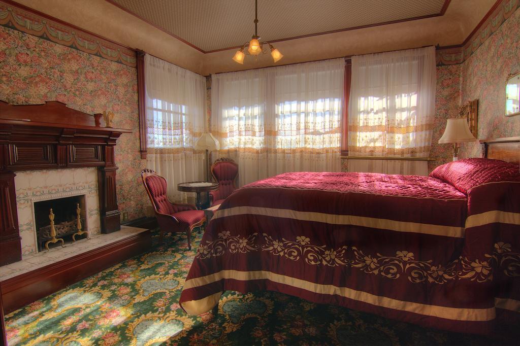 Bed & Breakfast Gingerbread Mansion Ferndale