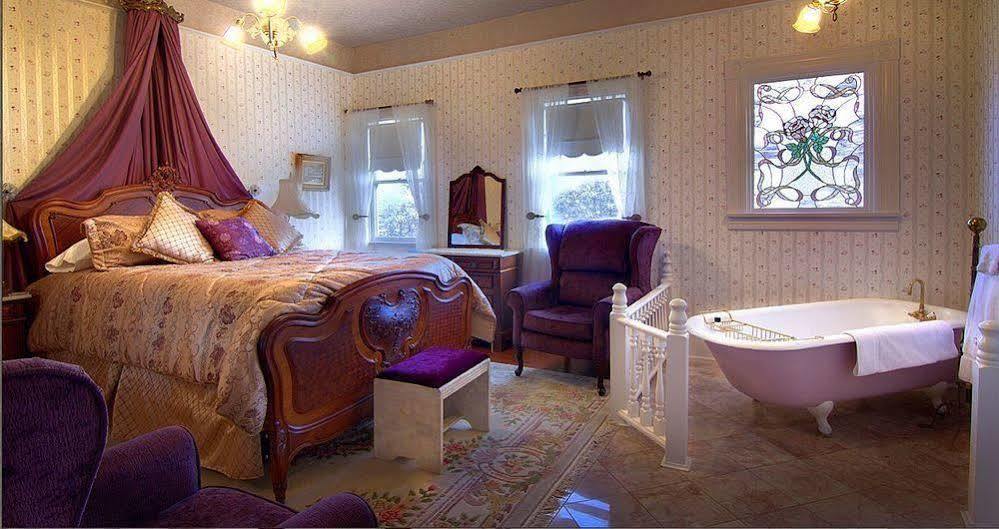 Gingerbread Mansion 4*