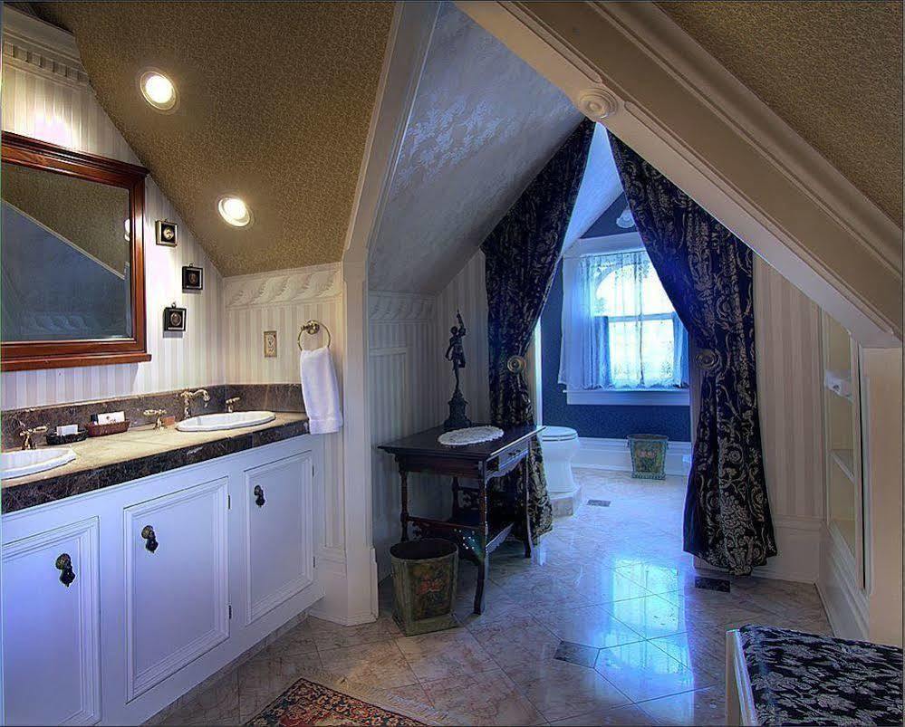 Gingerbread Mansion Bed & Breakfast Ferndale